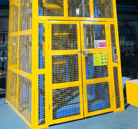 华龙货梯可以安装在室外吗