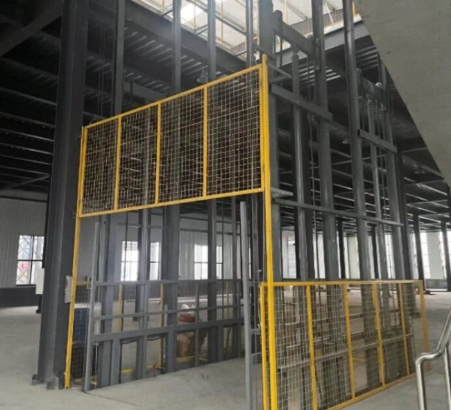 华龙请详细介绍一下货梯安装在室外的维护方法