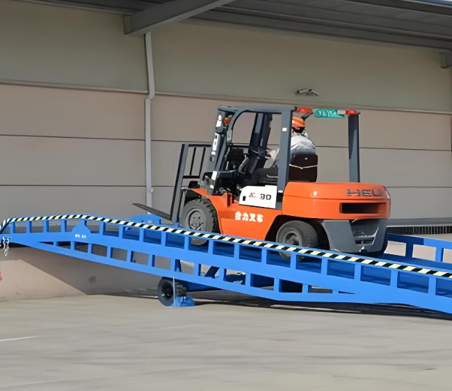 华龙移动式卸货平台（叉车用）