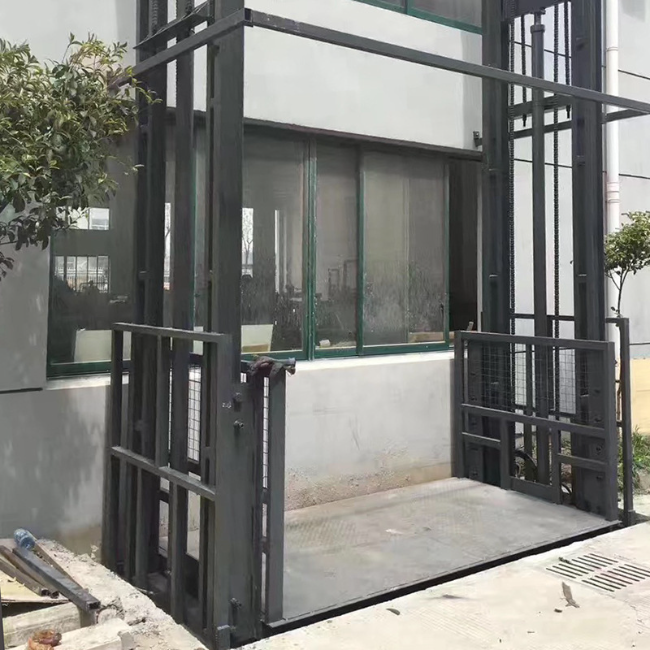 华龙5吨室外升降货梯